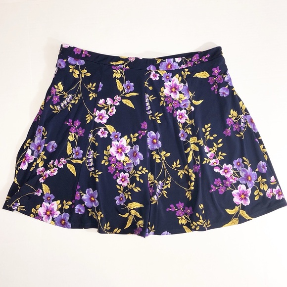 Susan Graver Dresses & Skirts - Susan Graver Printed Liquid Knit Skort